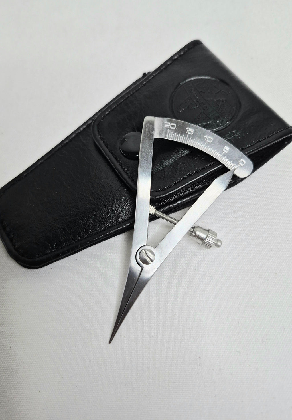 Castroviejo Caliper (measuring gauge)