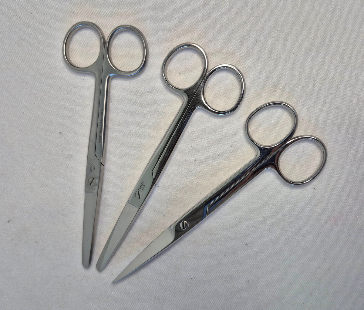 Surgical Scissors Sharp / Blunt Straight 5.5"
