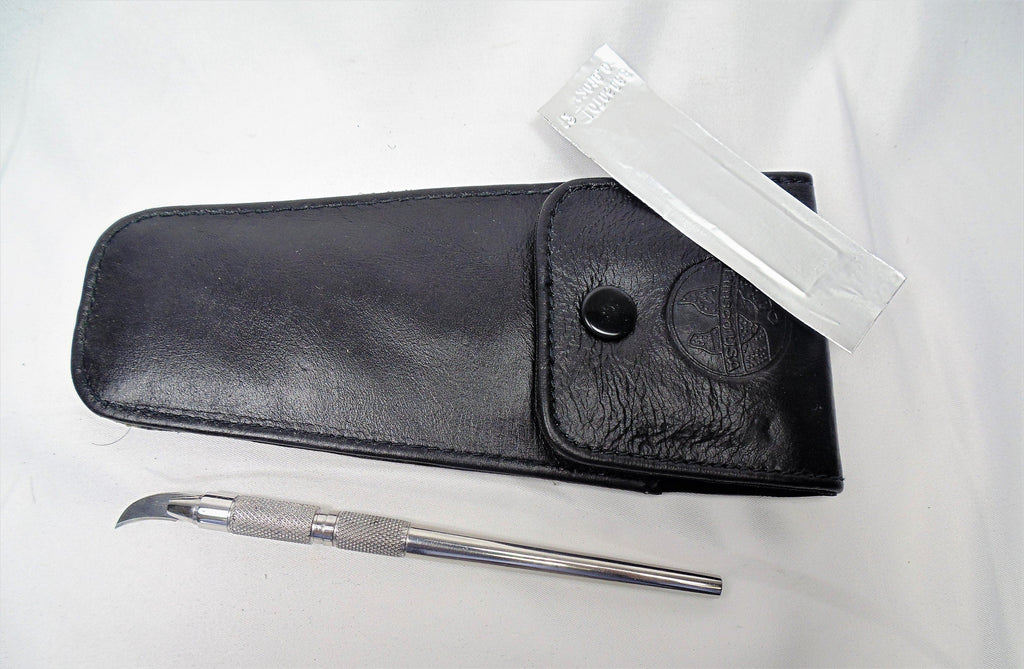 Seam ripper with replaceable blades, round handle