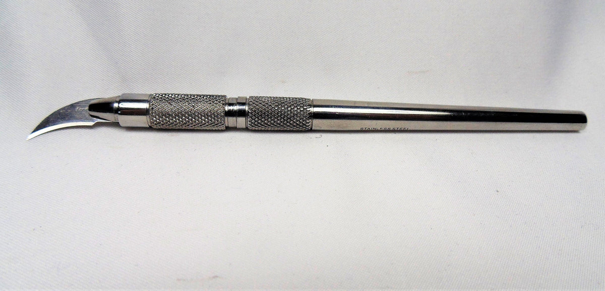 Seam ripper with replaceable blades, round handle