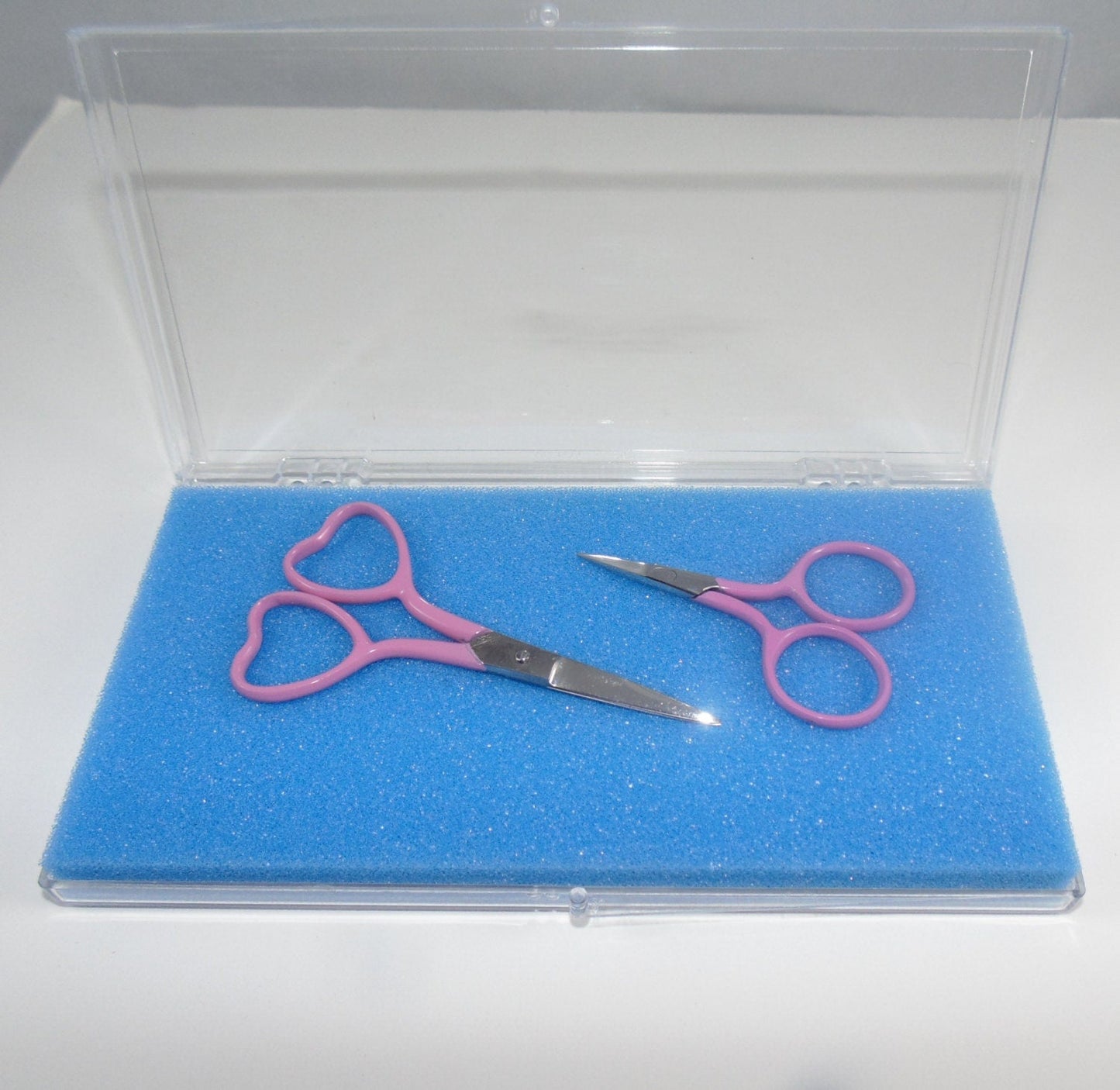 Scissor set of 2. Breast cancer theme